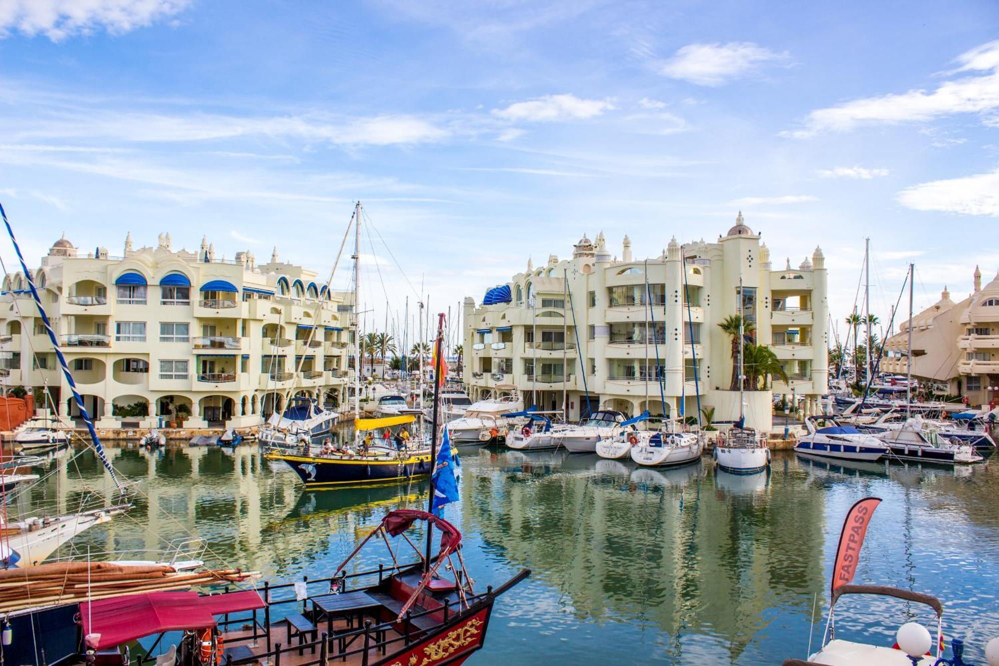 Benal Beach Suite Ii, Estudio Con Parque Acuatico Y Vistas Al Mar. Benalmadena Ngoại thất bức ảnh