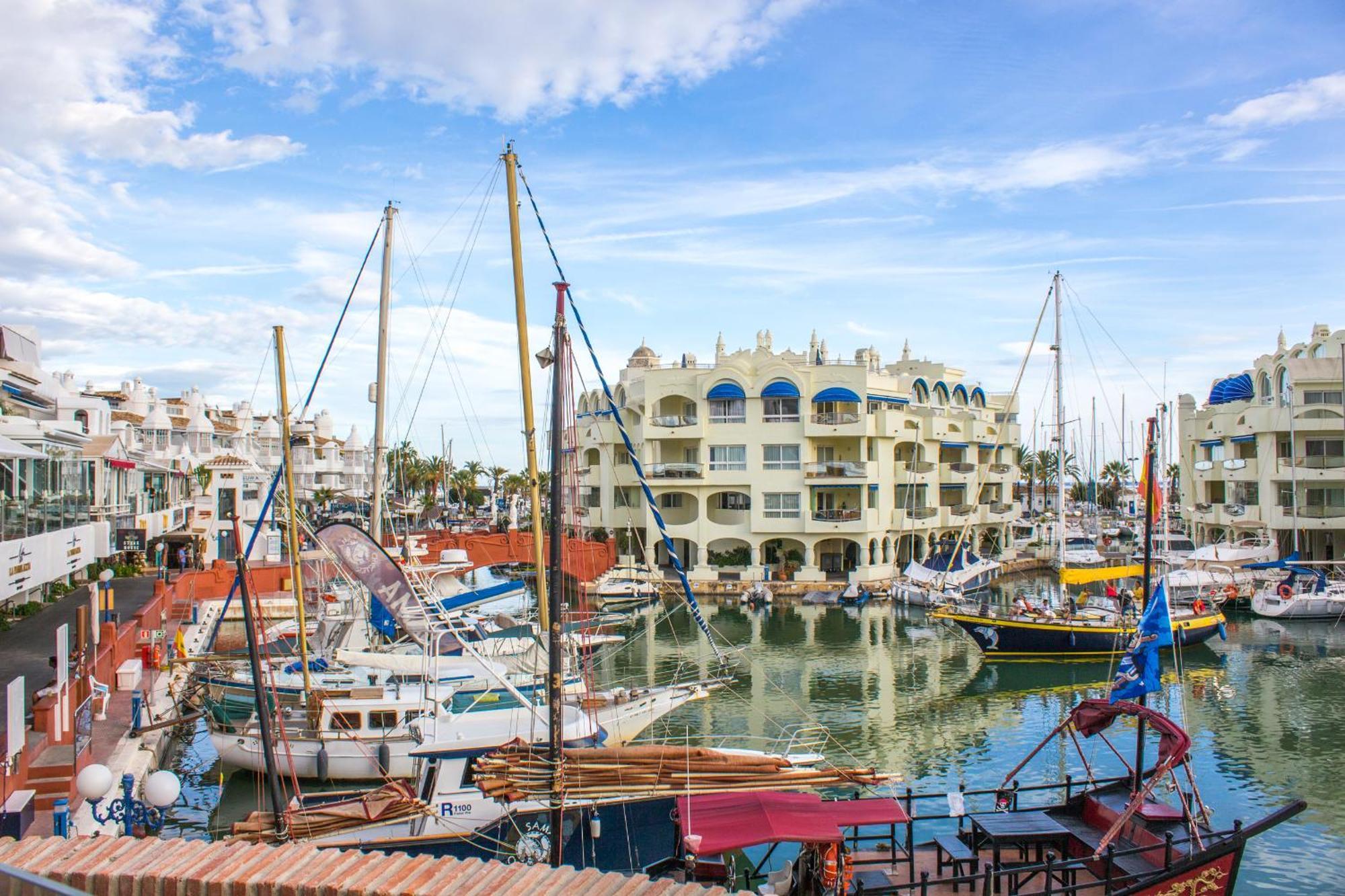 Benal Beach Suite Ii, Estudio Con Parque Acuatico Y Vistas Al Mar. Benalmadena Ngoại thất bức ảnh