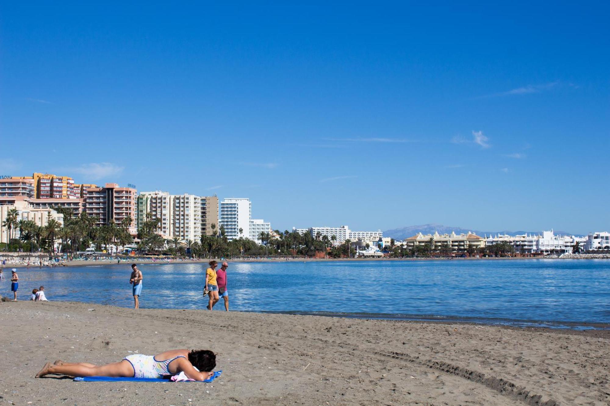 Benal Beach Suite Ii, Estudio Con Parque Acuatico Y Vistas Al Mar. Benalmadena Ngoại thất bức ảnh