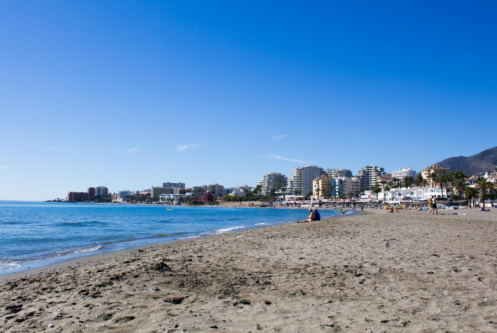 Benal Beach Suite Ii, Estudio Con Parque Acuatico Y Vistas Al Mar. Benalmadena Ngoại thất bức ảnh