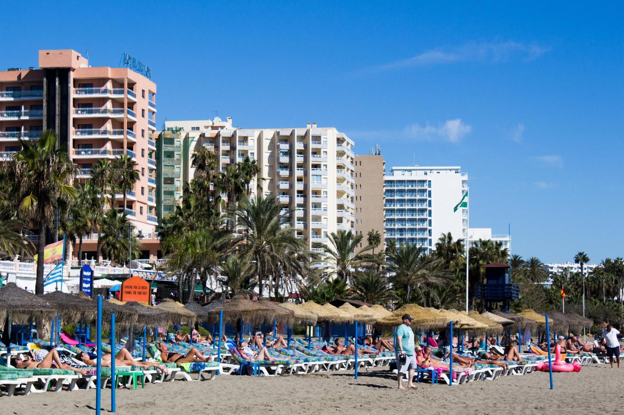 Benal Beach Suite Ii, Estudio Con Parque Acuatico Y Vistas Al Mar. Benalmadena Ngoại thất bức ảnh
